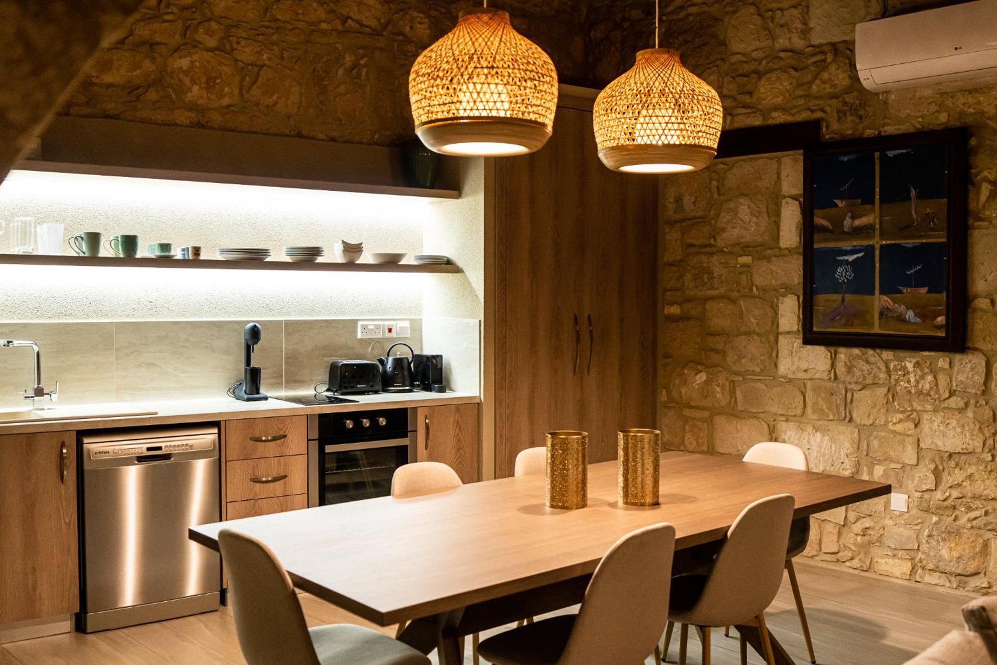 Harma Traditional Boutique Suites Paphos ภายนอก รูปภาพ