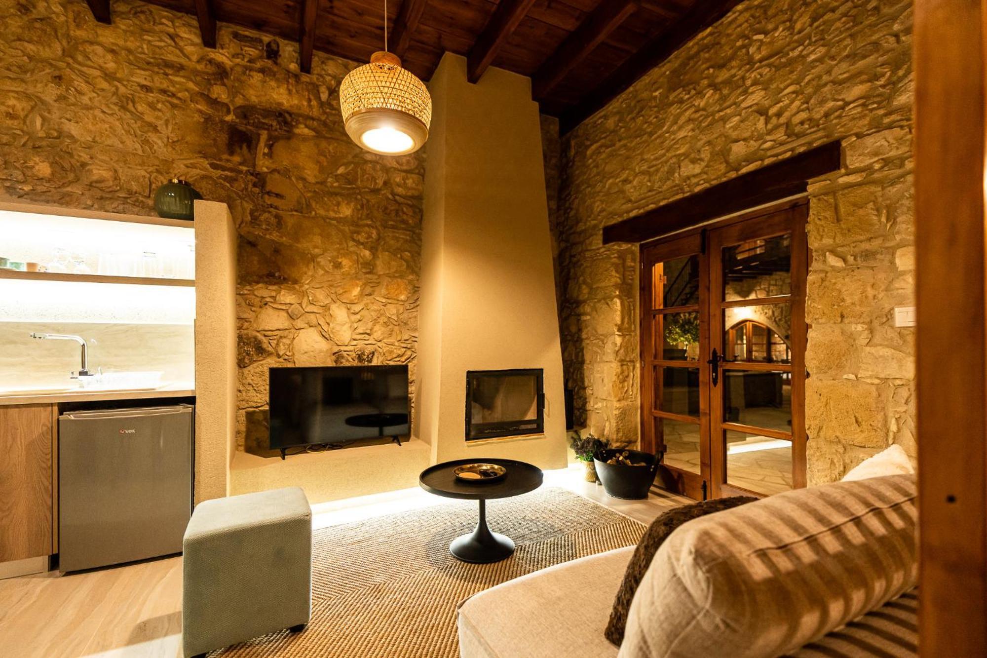 Harma Traditional Boutique Suites Paphos ภายนอก รูปภาพ